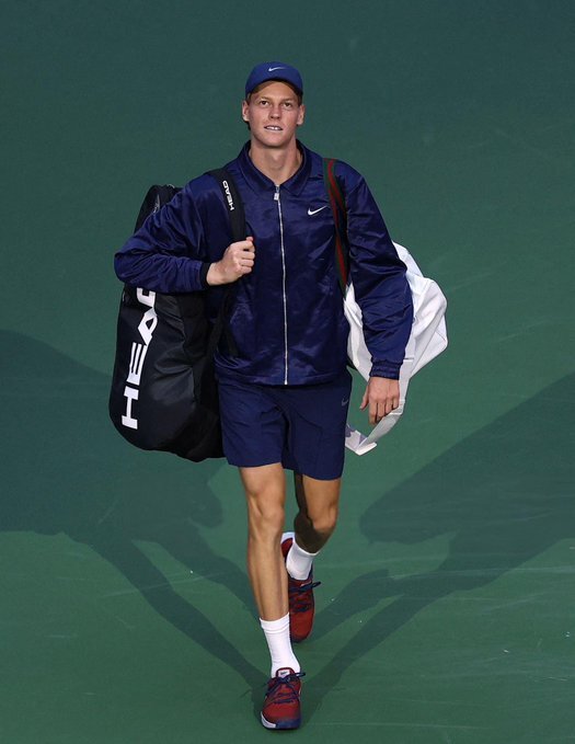 获胜的辛纳, 他超越了德 获胜的辛纳, 他超越了德