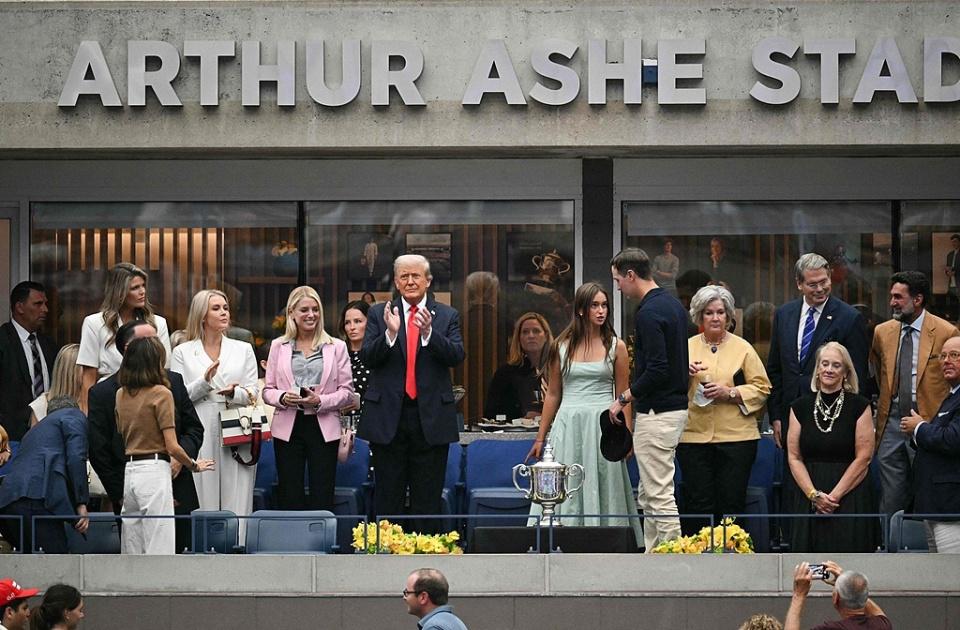 的镜头时, 现场的观众 的镜头时, 现场的观众