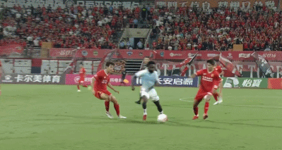 皮球顶飞, 将球捅走, class 皮球顶飞, 将球捅走, class